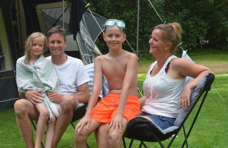 ‘Wow, pas op! Een haai in het zwembad!’