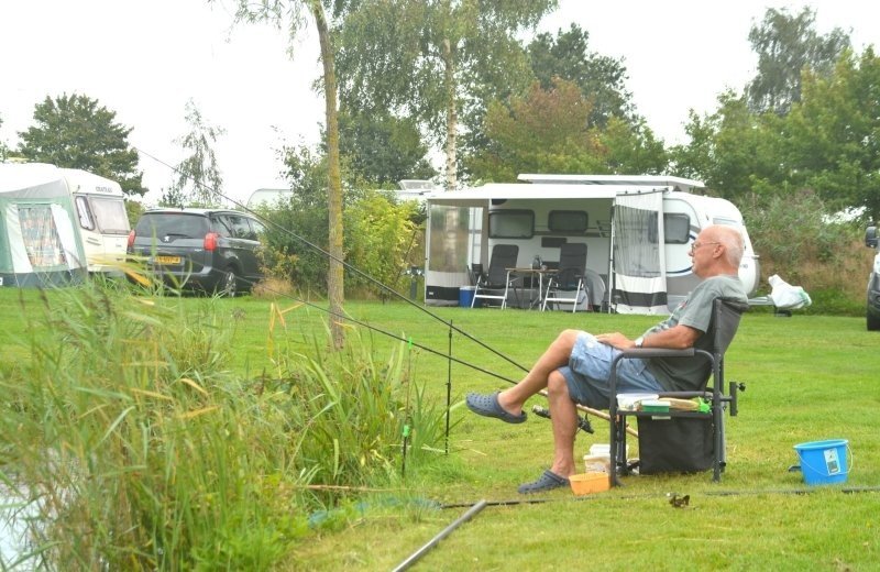 ‘Vissen, Vrienden en Vakantiegeluk: Het Leven is het Best in Een West!’